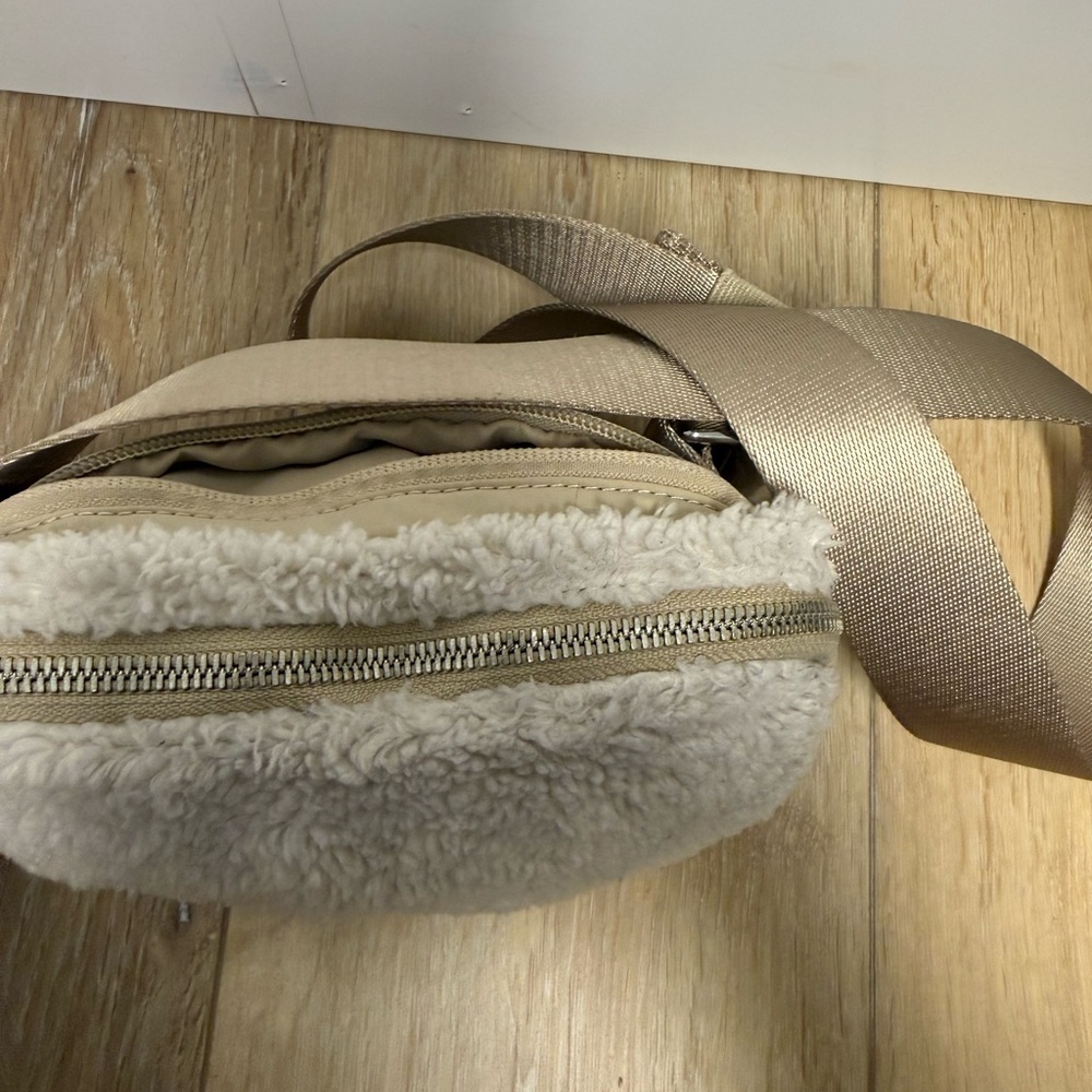 Lululemon Sherpa Everywhere Belt Bag Cream Fleece Crossbody Mini Belt Bag - Picture 6 of 12